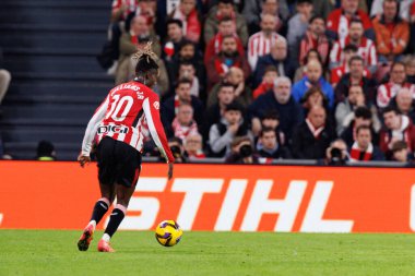Nico Williams, Estadio de San Mames 'teki Athletic Club ve Real Madrid FC takımları arasında oynanan LaLiga EA SPORTS maçı sırasında görüldü (Maciej Rogowski)