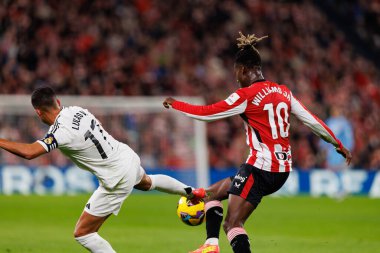Lucas Vazquez, Nico Williams LaLiga EA Spor Kulübü ve Real Madrid FC takımları arasında Estadio de San Mames 'te (Maciej Rogowski)