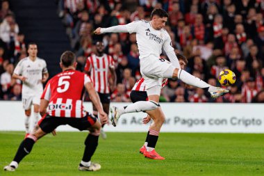 Federico Valverde, Estadio de San Mames 'deki Athletic Club ve Real Madrid FC takımları arasında oynanan LaLiga EA SPORTS maçı sırasında görüldü (Maciej Rogowski)
