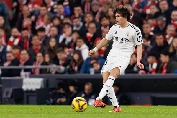 Fran Garcia, Estadio de San Mames 'teki Athletic Club ve Real Madrid FC takımları arasında oynanan LaLiga EA SPORTS maçı sırasında görüldü (Maciej Rogowski)