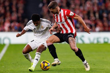 Rodrygo Goes, Yeray Alvarez LaLiga EA Spor Maçı sırasında Estadio de San Mames 'deki Real Madrid FC takımları arasında görüldü (Maciej Rogowski)