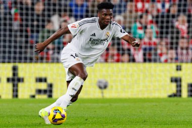 Aurelien Tchouameni, LaLiga EA SPORTS maçı sırasında Estadio de San Mames 'deki Real Madrid FC takımları arasında görüldü (Maciej Rogowski)