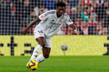 Aurelien Tchouameni, LaLiga EA SPORTS maçı sırasında Estadio de San Mames 'deki Real Madrid FC takımları arasında görüldü (Maciej Rogowski)