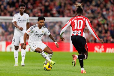Rodrygo Goes, Nico Williams LaLiga EA SPORTS maçı sırasında Estadio de San Mames 'deki Real Madrid FC takımları arasında görüldü (Maciej Rogowski)