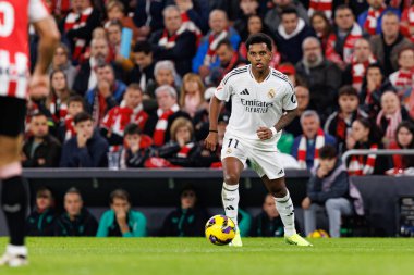 Rodrygo, Estadio de San Mames 'deki Athletic Club ve Real Madrid FC takımları arasında oynanan LaLiga EA SPORTS maçı sırasında görülmüştür (Maciej Rogowski)