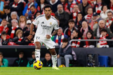 Rodrygo, Estadio de San Mames 'deki Athletic Club ve Real Madrid FC takımları arasında oynanan LaLiga EA SPORTS maçı sırasında görülmüştür (Maciej Rogowski)