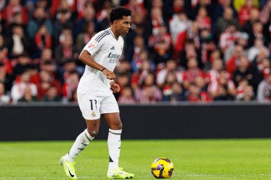 Rodrygo, Estadio de San Mames 'deki Athletic Club ve Real Madrid FC takımları arasında oynanan LaLiga EA SPORTS maçı sırasında görülmüştür (Maciej Rogowski)