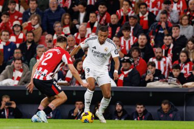 Andoni Gorosabel, Kylian Mbappe LaLiga EA Spor Maçı sırasında Estadio de San Mames 'deki Real Madrid FC takımları arasında görüldü (Maciej Rogowski)