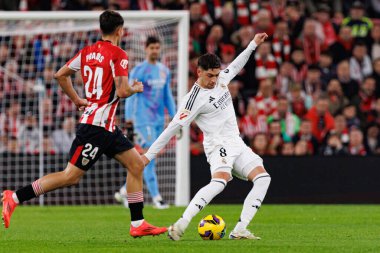 Federico Valverde, Estadio de San Mames 'deki Athletic Club ve Real Madrid FC takımları arasında oynanan LaLiga EA SPORTS maçı sırasında görüldü (Maciej Rogowski)