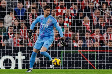 Thibaut Courtois, Estadio de San Mames 'deki Athletic Club ve Real Madrid FC takımları arasında oynanan LaLiga EA SPORTS maçı sırasında görüldü (Maciej Rogowski)