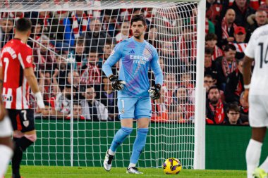 Thibaut Courtois, Estadio de San Mames 'deki Athletic Club ve Real Madrid FC takımları arasında oynanan LaLiga EA SPORTS maçı sırasında görüldü (Maciej Rogowski)