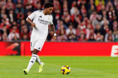 Rodrygo, Estadio de San Mames 'deki Athletic Club ve Real Madrid FC takımları arasında oynanan LaLiga EA SPORTS maçı sırasında görülmüştür (Maciej Rogowski)