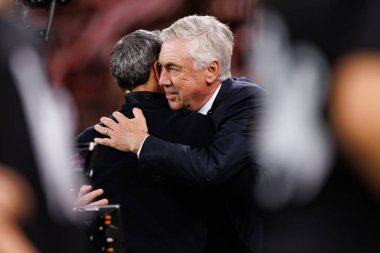 Ernesto Valverde, Carlo Ancelotti LaLiga EA Spor Maçı sırasında Estadio de San Mames 'deki Real Madrid FC takımları arasında görüldü (Maciej Rogowski)