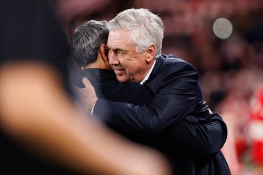 Ernesto Valverde, Carlo Ancelotti LaLiga EA Spor Maçı sırasında Estadio de San Mames 'deki Real Madrid FC takımları arasında görüldü (Maciej Rogowski)