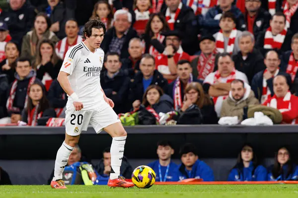 Fran Garcia, Estadio de San Mames 'teki Athletic Club ve Real Madrid FC takımları arasında oynanan LaLiga EA SPORTS maçı sırasında görüldü (Maciej Rogowski)