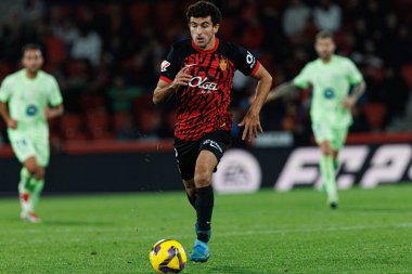 Mateu Morey, RCD Mallorca ve FC Barcelona (Maciej Rogowski) takımları arasında LaLiga EA SPORTS maçı sırasında görüldü.)