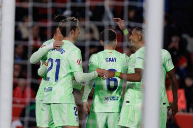 FC Barcelona takımı LaLiga EA Spor karşılaşmasında Pau Victor 'dan gol üstüne gol atarken RCD Mallorca ve FC Barcelona (Maciej Rogowski) takımları arasında görüldü.)