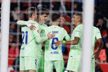 FC Barcelona takımı LaLiga EA Spor karşılaşmasında Pau Victor 'dan gol üstüne gol atarken RCD Mallorca ve FC Barcelona (Maciej Rogowski) takımları arasında görüldü.)