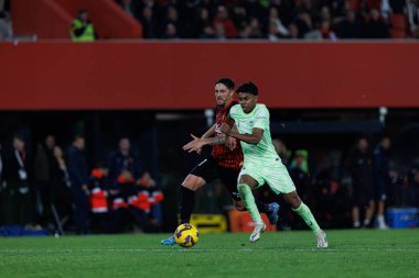 Antonio Raillo, Lamine Yamal LaLiga EA SPORTS maçı sırasında RCD Mallorca ve FC Barcelona (Maciej Rogowski) takımları arasında görüldü.)