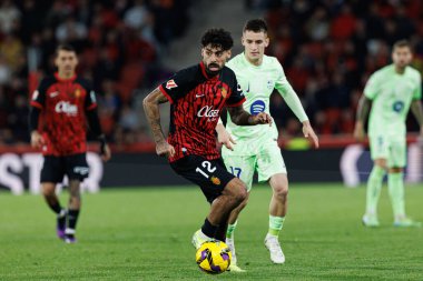 Samu, Marc Casado LaLiga EA SPORTS maçı sırasında RCD Mallorca ve FC Barcelona (Maciej Rogowski)