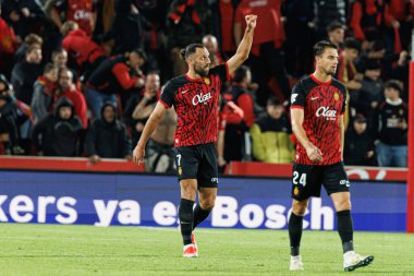 Vedat Muriki, LaLiga EA SPORTS maçında RCD Mallorca ve FC Barcelona (Maciej Rogowski) takımları arasında gol üstüne gol atarken görüldü.)