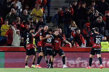 Mallorca takımı LaLiga EA Spor karşılaşmasında Vedat Muriqi 'den gol üstüne gol atarken RCD Mallorca ve FC Barcelona (Maciej Rogowski) takımları arasında görüldü.)