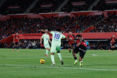 Lamine Yamal ve Johan Mojica, LaLiga EA SPORTS maçı sırasında RCD Mallorca ve FC Barcelona (Maciej Rogowski)