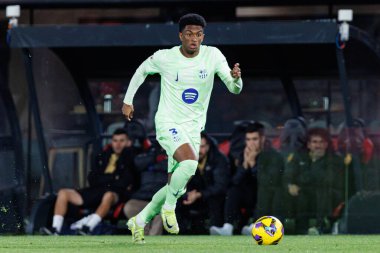 Alejandro Balde, RCD Mallorca ve FC Barcelona (Maciej Rogowski) takımları arasında LaLiga EA SPORTS maçı sırasında görüldü.)