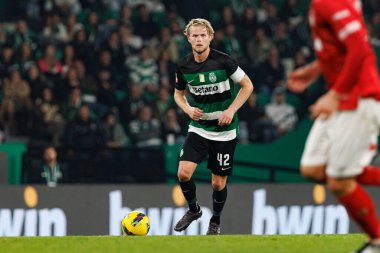 Estadio Jose Alvalade 'de (Maciej Rogowski) Sporting CP ve CD Santa Clara takımları arasında oynanan Liga Portekiz maçı sırasında Morten Hjulmand)