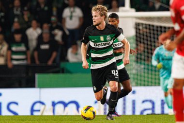 Estadio Jose Alvalade 'de (Maciej Rogowski) Sporting CP ve CD Santa Clara takımları arasında oynanan Liga Portekiz maçı sırasında Morten Hjulmand)