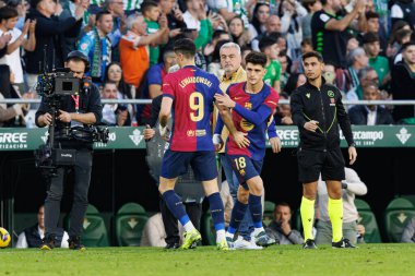 Robert Lewandowski, Pau Victor, LaLiga EASPORTS maçında Estadio Benito Villamarin 'de Real Betis Balompie ve FC Barcelona takımları arasında görüldü (Maciej Rogowski)