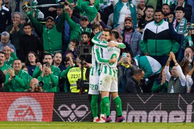 Giovani Lo Celso ve Chimy Avila, LaLiga EASPORTS maçında Real Betis Balompie ve FC Barcelona takımları arasında Estadio Benito Villamarin (Maciej Rogowski)