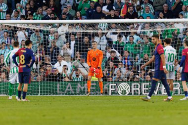 Estadio Benito Villamarin 'de Real Betis Balompie ve FC Barcelona takımları arasında LaLiga EASPORTS maçında görülen Inaki Pena (Maciej Rogowski)