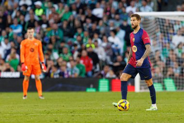 Inigo Martinez, Real Betis Balompie ve FC Barcelona takımları arasında LaLiga EASPORTS maçında Estadio Benito Villamarin (Maciej Rogowski)