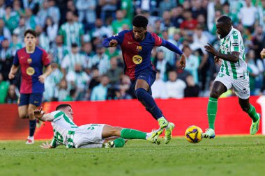 Sergi Altimira, Alejandro Balde LaLiga EASPORTS maçında Estadio Benito Villamarin 'de Real Betis Balompie ve FC Barcelona takımları arasında görüldü (Maciej Rogowski)