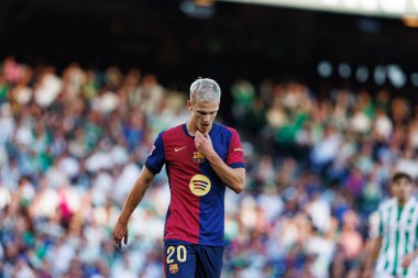 Dani Olmo, LaLiga EASPORTS maçı sırasında Estadio Benito Villamarin 'de Real Betis Balompie ve FC Barcelona takımları arasında görüldü (Maciej Rogowski)