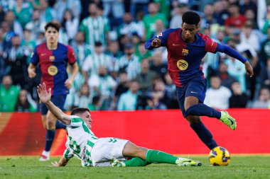 Sergi Altimira, Alejandro Balde LaLiga EASPORTS maçında Estadio Benito Villamarin 'de Real Betis Balompie ve FC Barcelona takımları arasında görüldü (Maciej Rogowski)