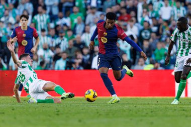 Sergi Altimira, Alejandro Balde LaLiga EASPORTS maçında Estadio Benito Villamarin 'de Real Betis Balompie ve FC Barcelona takımları arasında görüldü (Maciej Rogowski)