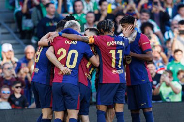FC Barcelona 'nın oyuncuları, Estadio Benito Villamarin' deki Real Betis Balompie ve FC Barcelona takımları arasında oynanan LaLiga EASPORTS maçında gol attıktan sonra kutlama yaparken görüldü (Maciej Rogowski)