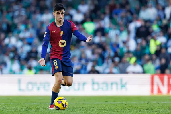 LaLiga EASPORTS maçı sırasında Estadio Benito Villamarin 'de Real Betis Balompie ve FC Barcelona takımları arasında görüldü (Maciej Rogowski)