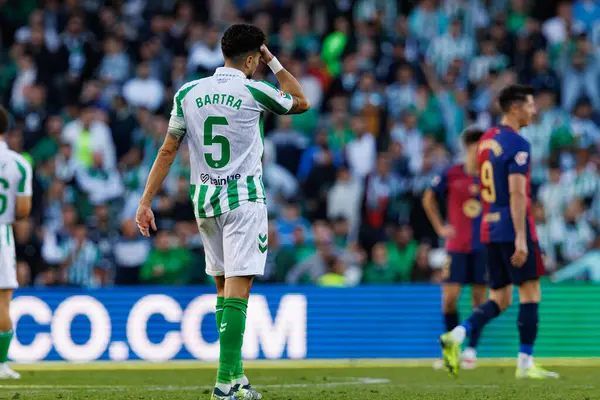 Marc Bartra, Real Betis Balompie ve FC Barcelona takımları arasında Estadio Benito Villamarin 'de (Maciej Rogowski)