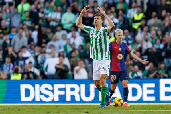Diego Llorente, Real Betis Balompie ve FC Barcelona takımları arasında LaLiga EASPORTS maçında Estadio Benito Villamarin (Maciej Rogowski)