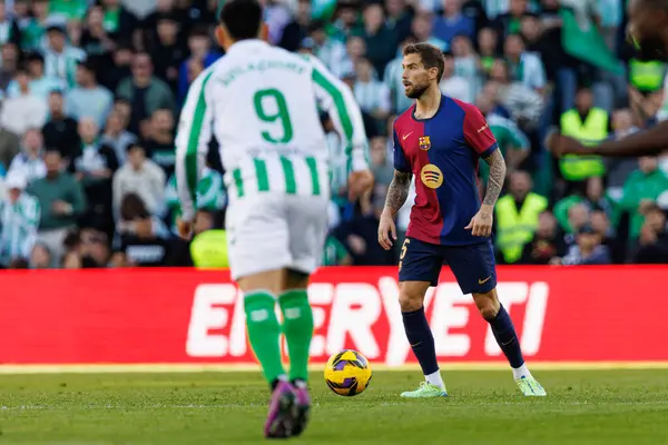 Inigo Martinez, Real Betis Balompie ve FC Barcelona takımları arasında LaLiga EASPORTS maçında Estadio Benito Villamarin (Maciej Rogowski)