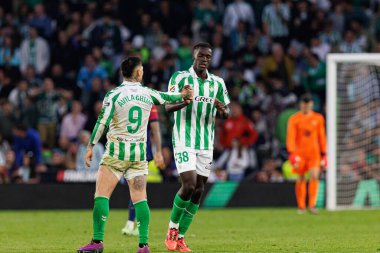 Assane Diao, Estadio Benito Villamarin 'de Real Betis Balompie ve FC Barcelona takımları arasında oynanan LaLiga EASPORTS maçında gol attıktan sonra kutlama yaparken görüldü (Maciej Rogowski)