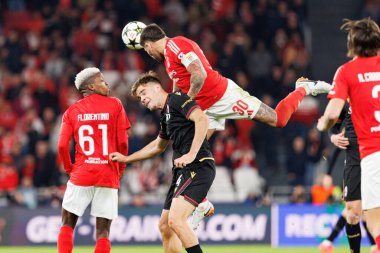 Florentino Luis, Thijs Dallinga, Nicolas Otamendi UEFA Şampiyonlar Ligi maçında SL Benfica ve Bologna FC 1909 takımları arasında görüldü (Maciej Rogowski)