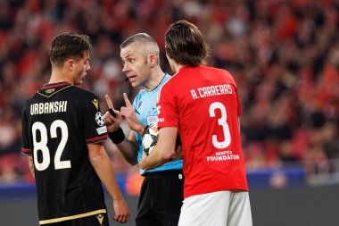 Kacper Urbanski, Radu Marian Petrescu, Alvaro Carreras UEFA Şampiyonlar Ligi maçında SL Benfica ve Bologna FC 1909 takımları arasında görüldü (Maciej Rogowski)