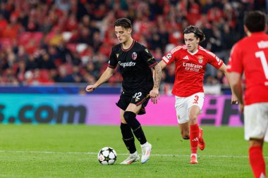 Kacper Urbanski, Alvaro Carreras UEFA Şampiyonlar Ligi maçında SL Benfica ve Bologna FC 1909 takımları arasında görüldü (Maciej Rogowski)