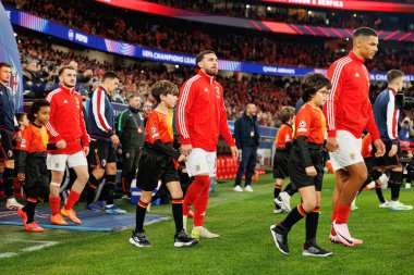 Kerem Akturkoglu, Orkun Kokcu, Alexander Bah SL Benfica ve Bologna FC 1909 takımları arasında oynanan UEFA Şampiyonlar Ligi maçında görüldü (Maciej Rogowski)