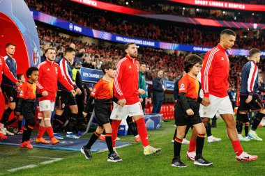 Kerem Akturkoglu, Orkun Kokcu, Alexander Bah SL Benfica ve Bologna FC 1909 takımları arasında oynanan UEFA Şampiyonlar Ligi maçında görüldü (Maciej Rogowski)