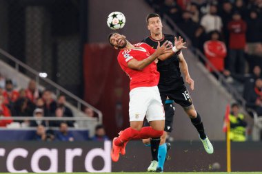 Vangelis Pavlidis, Nicolo Pasale UEFA Şampiyonlar Ligi maçında SL Benfica ve Bologna FC 1909 takımları arasında görüldü (Maciej Rogowski)